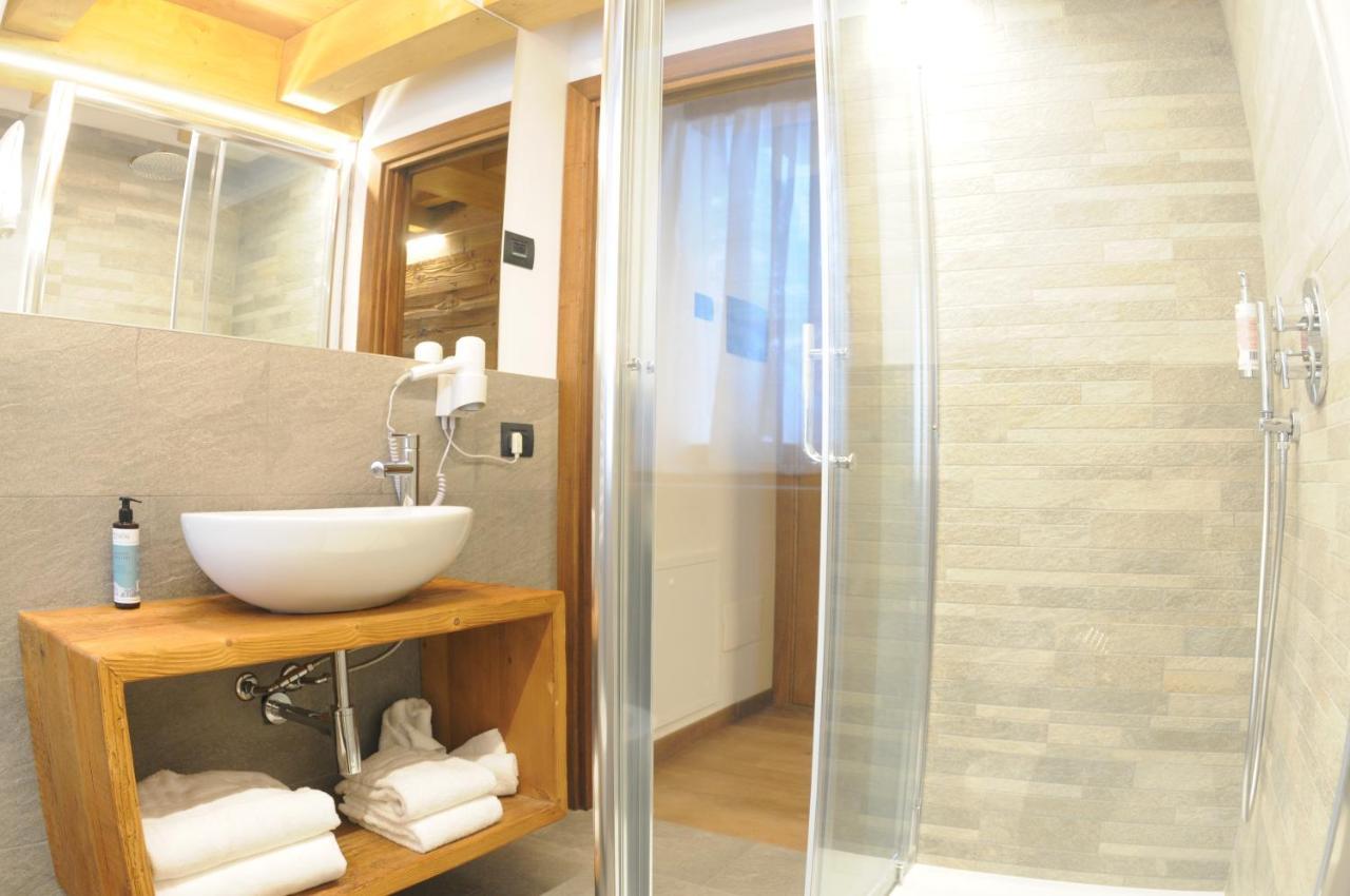L'Abri Des Amis Otel Courmayeur Dış mekan fotoğraf