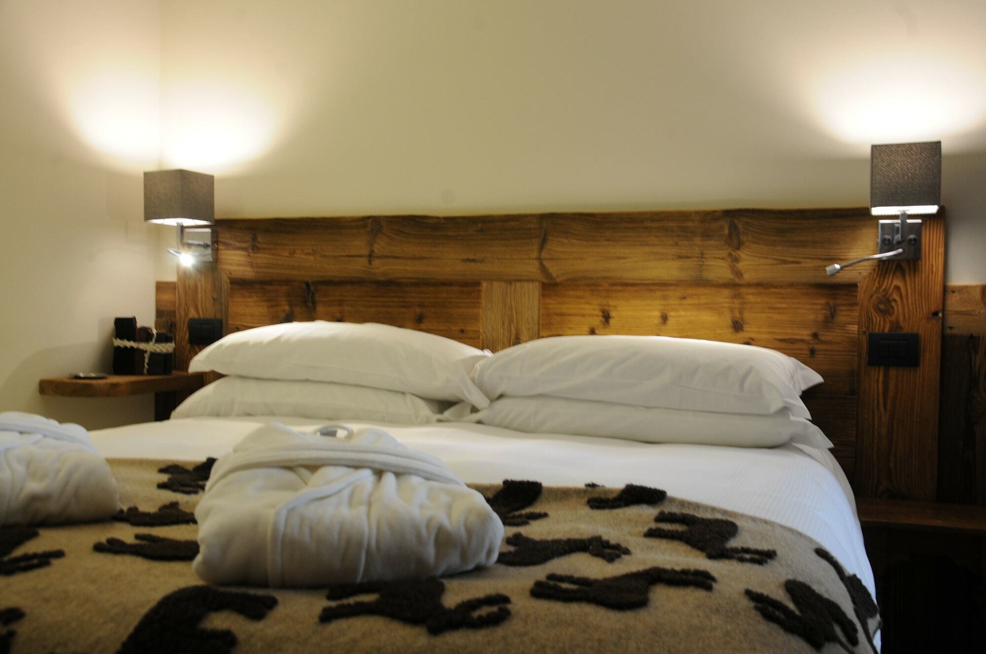 L'Abri Des Amis Otel Courmayeur Dış mekan fotoğraf