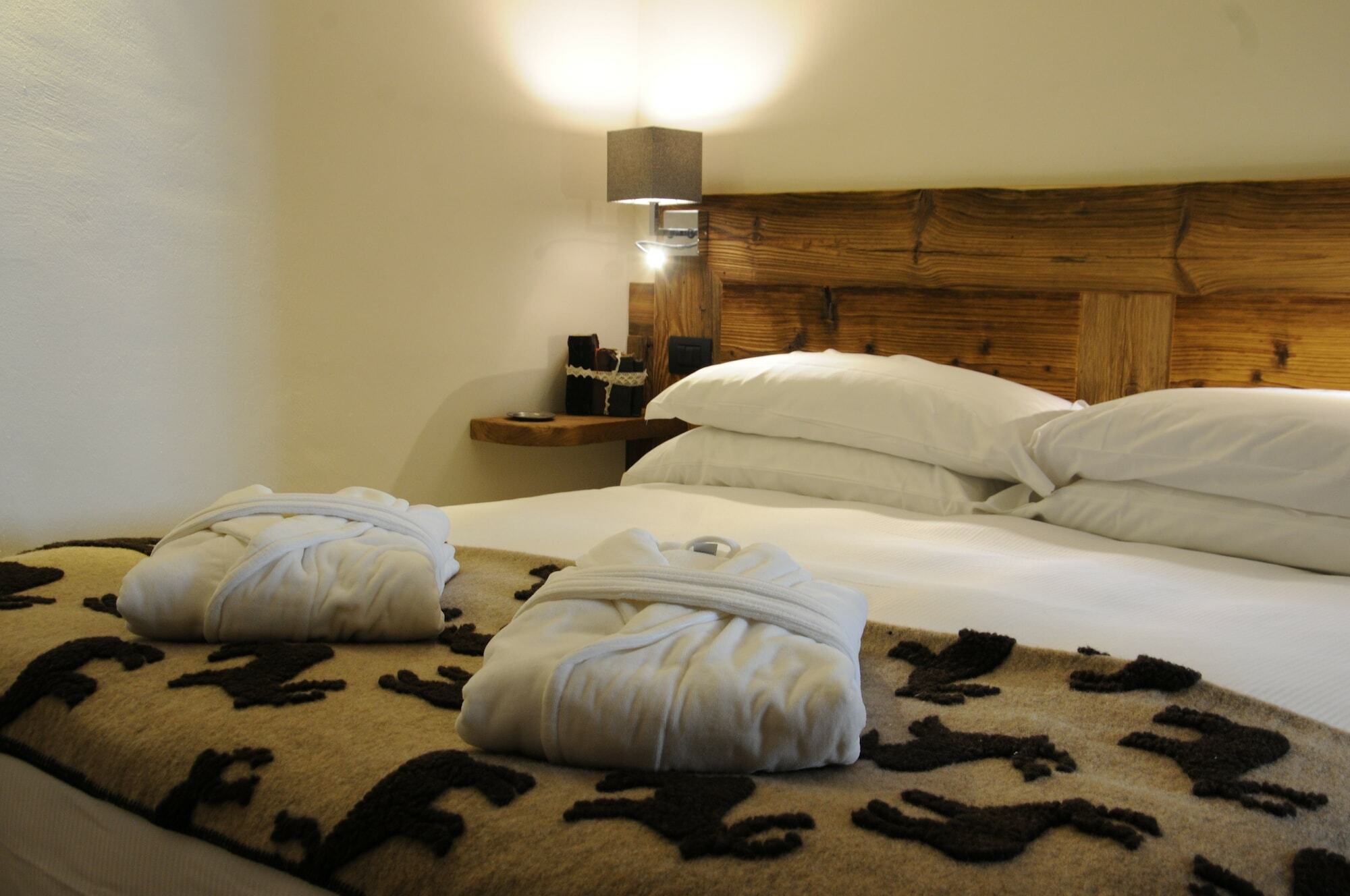 L'Abri Des Amis Otel Courmayeur Dış mekan fotoğraf